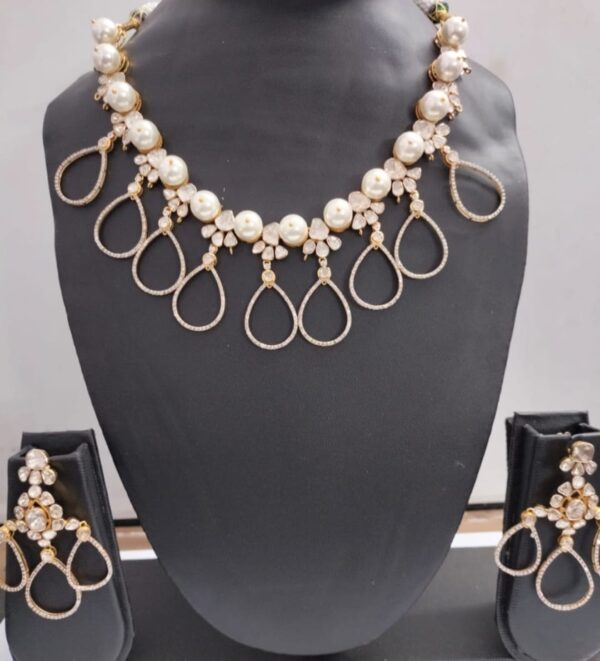 Necklace in 14 kt gold hm studded with diamonds / polkies & pearl
